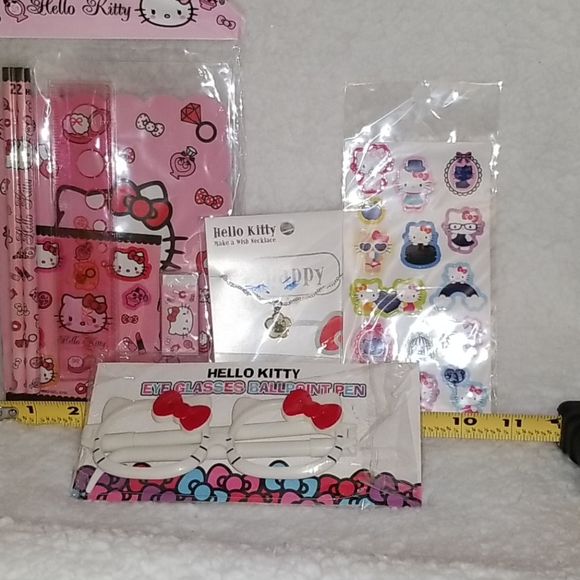NWT Hello Kitty Happy Student Gift Set - Picture 1 of 6